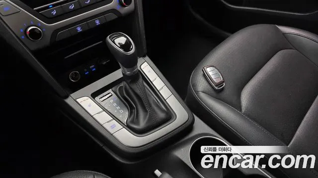 Hyundai AVANTE 2018 — фото 12