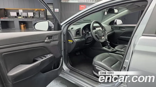 Hyundai AVANTE 2018 — фото 13