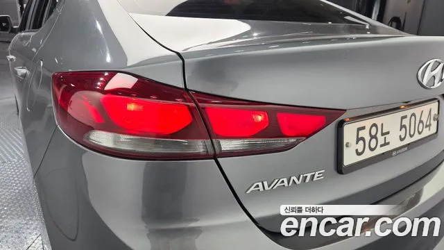 Hyundai AVANTE 2018 — фото 9