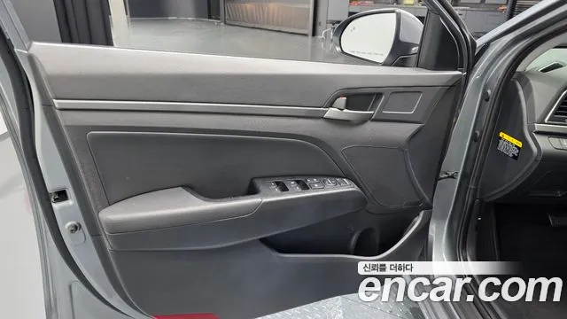 Hyundai AVANTE 2018 — фото 14