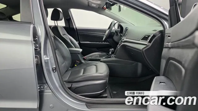 Hyundai AVANTE 2018 — фото 16
