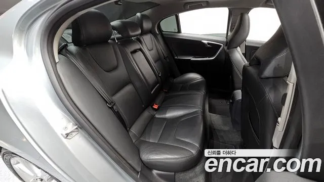 Volvo S60 2016 — фото 11