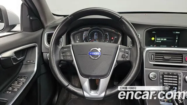 Volvo S60 2016 — фото 13