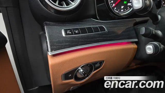 Mercedes-Benz E-Class 2018 — фото 17