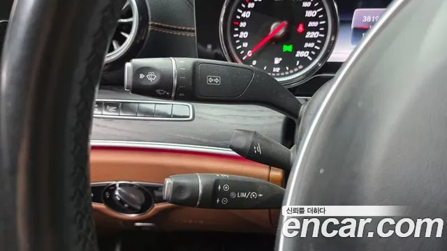 Mercedes-Benz E-Class 2018 — фото 18