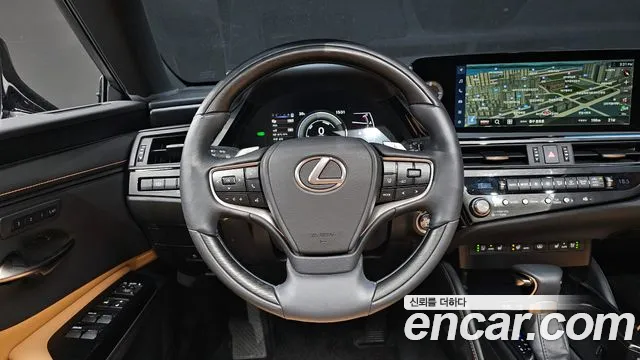 Lexus ES 2023 — фото 17