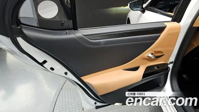 Lexus ES 2023 — фото 14