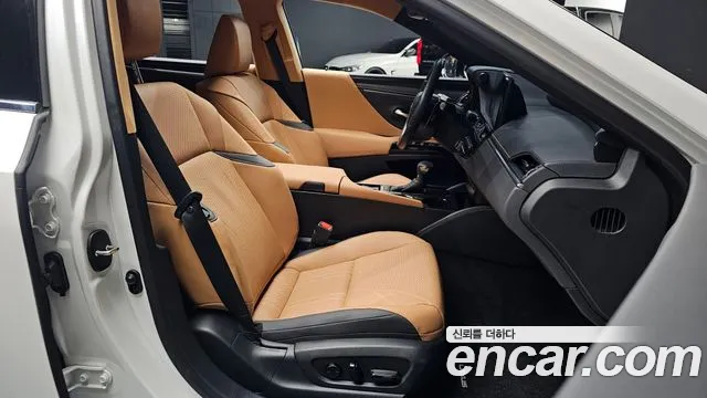 Lexus ES 2023 — фото 15