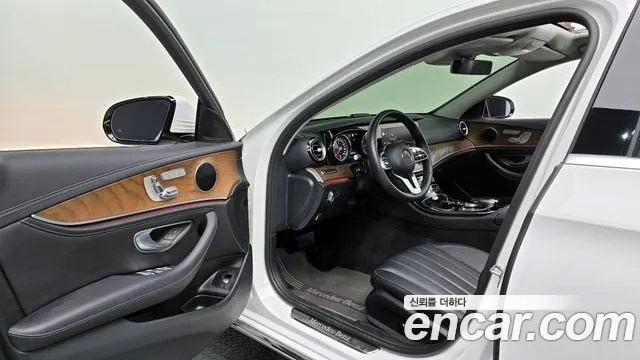Mercedes-Benz E-Class 2020 — фото 10