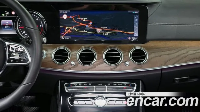 Mercedes-Benz E-Class 2020 — фото 17