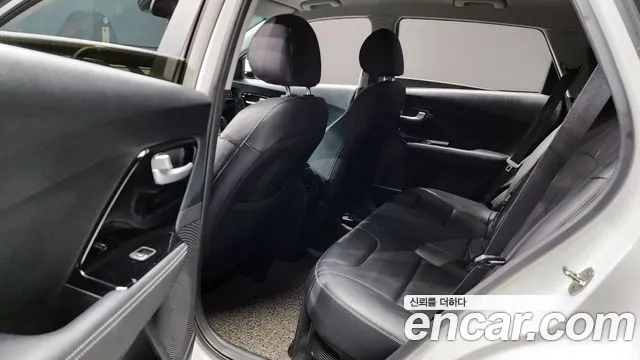 Kia Niro 2020 — фото 18