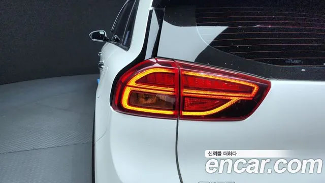 Kia Niro 2020 — фото 9