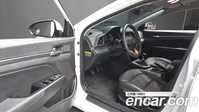 Hyundai AVANTE 2019 — фото 17