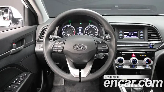 Hyundai AVANTE 2019 — фото 19