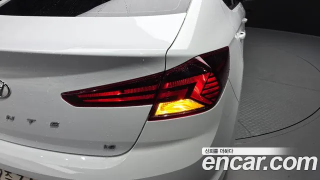 Hyundai AVANTE 2019 — фото 9
