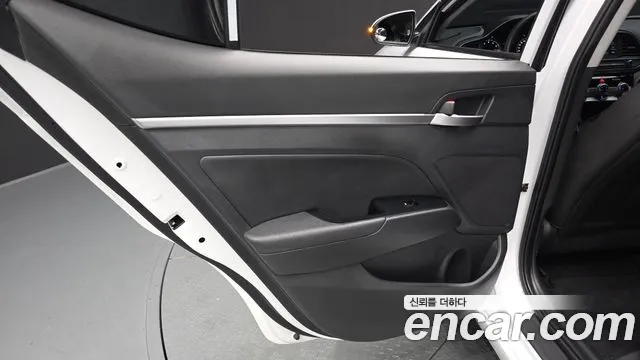 Hyundai AVANTE 2019 — фото 15