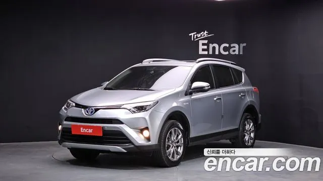 Toyota RAV4 2018 — фото 1