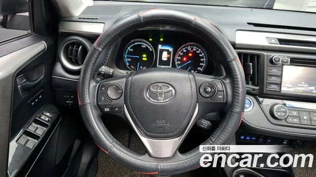 Toyota RAV4 2018 — фото 12