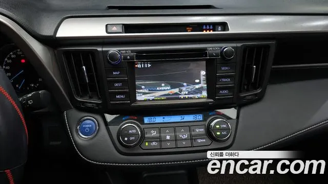 Toyota RAV4 2018 — фото 13