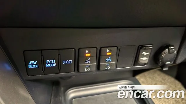 Toyota RAV4 2018 — фото 15