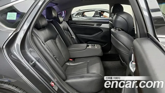 Genesis G80 2017 — фото 11