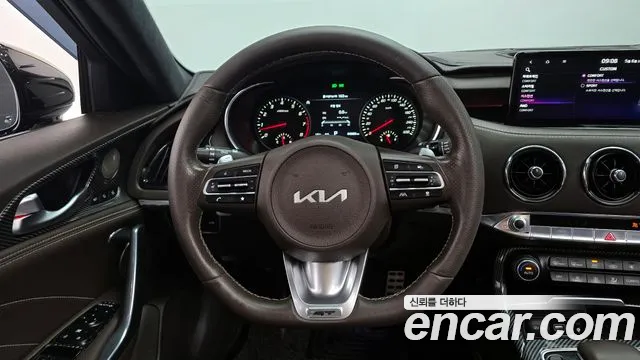 Kia Stinger 2023 — фото 13