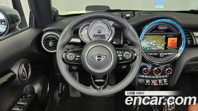 Mini Cooper Convertible 2020 — фото 19