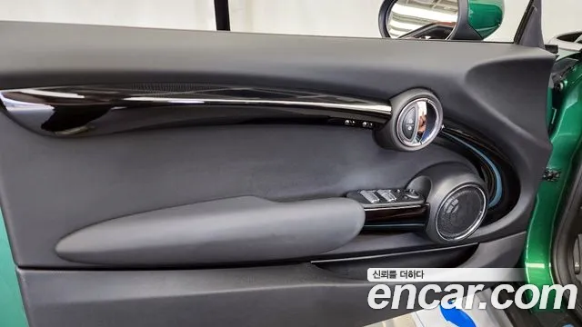 Mini Cooper Convertible 2020 — фото 14