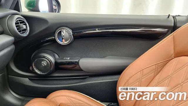 Mini Cooper Convertible 2020 — фото 15
