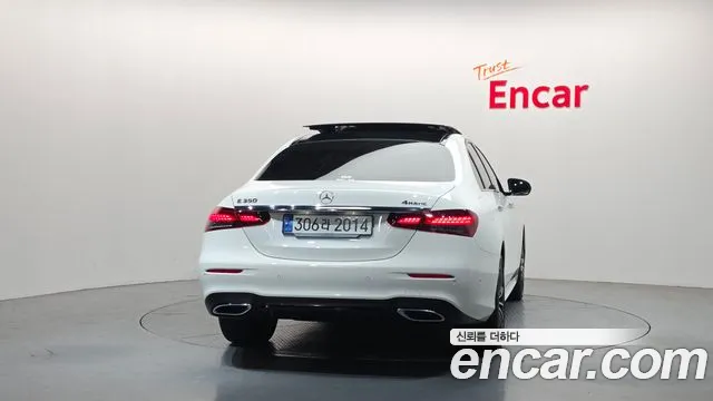 Mercedes-Benz E-Class 2023 — фото 4