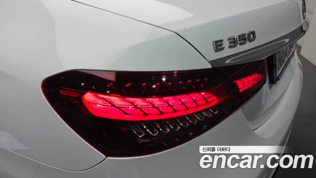 Mercedes-Benz E-Class 2023 — фото 9