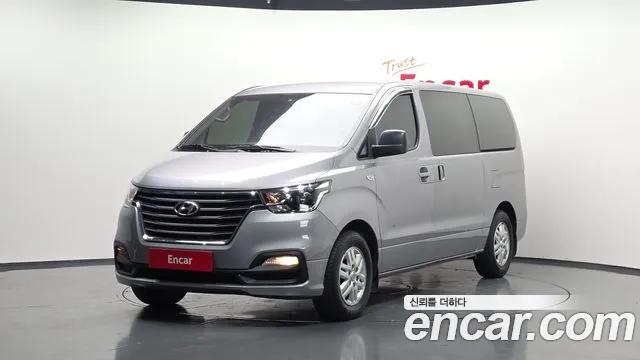 Hyundai Starex 2021 — фото 1
