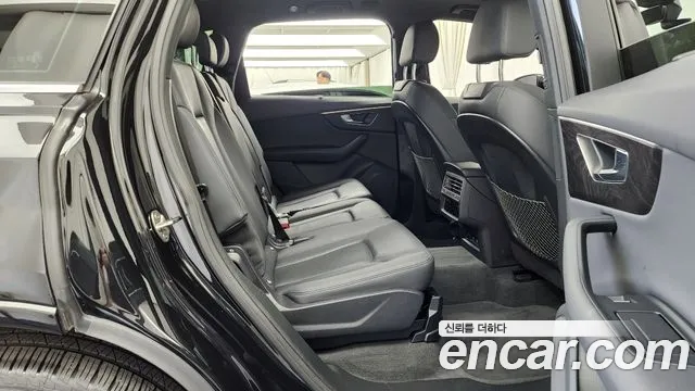 Audi Q7 2023 — фото 17