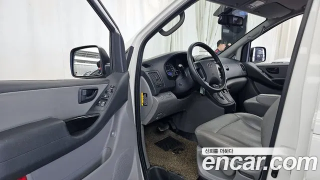 Hyundai Starex 2020 — фото 13