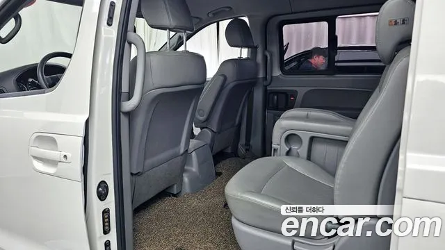 Hyundai Starex 2020 — фото 16