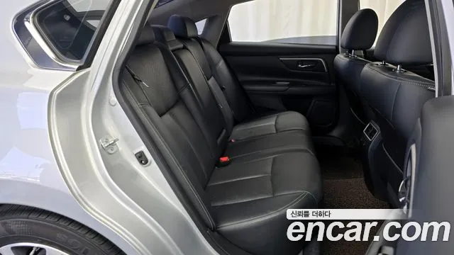 Nissan Altima 2017 — фото 11