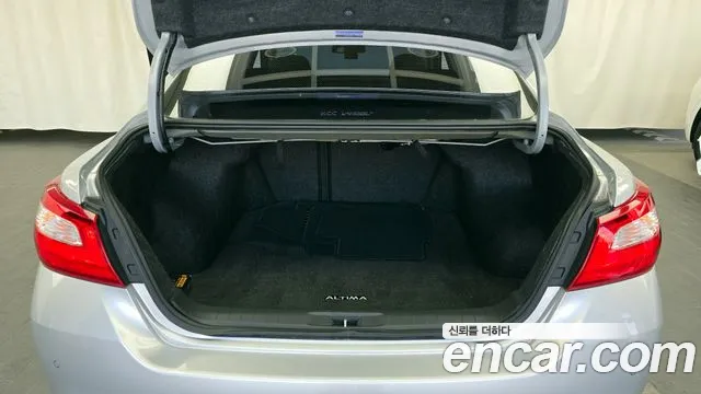 Nissan Altima 2017 — фото 20