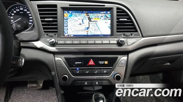 Hyundai AVANTE 2016 — фото 14