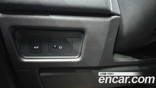 Land Rover Discovery Sport 2017 — фото 16