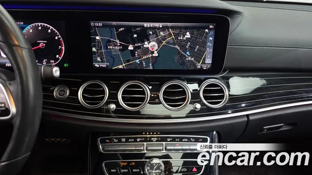 Mercedes-Benz E-Class 2019 — фото 18