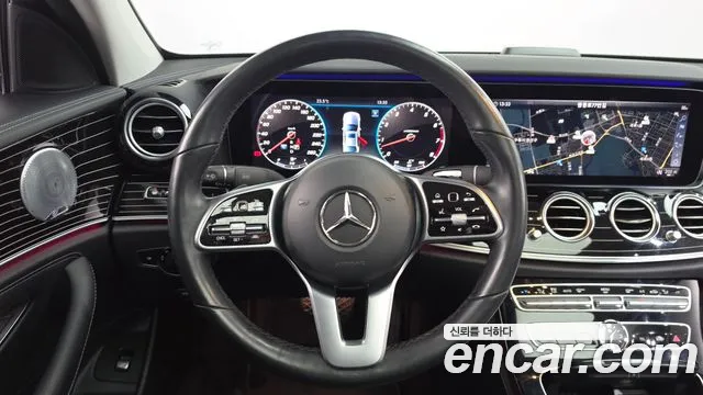 Mercedes-Benz E-Class 2019 — фото 19
