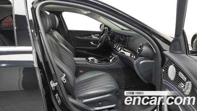 Mercedes-Benz E-Class 2019 — фото 16