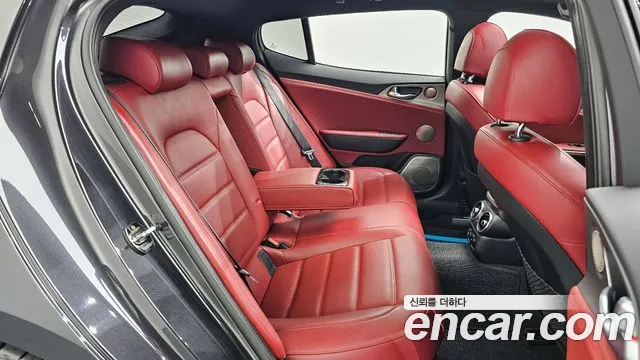 Kia Stinger 2018 — фото 18