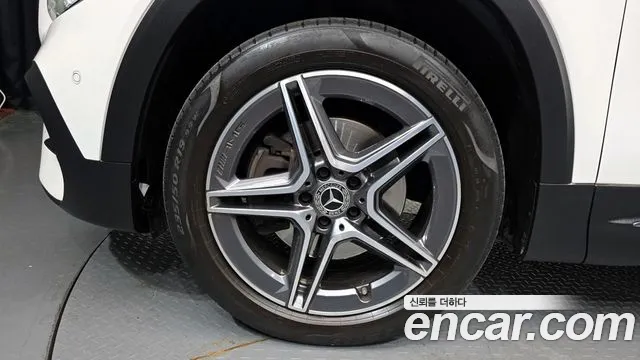 Mercedes-Benz GLB-Class 2023 — фото 5