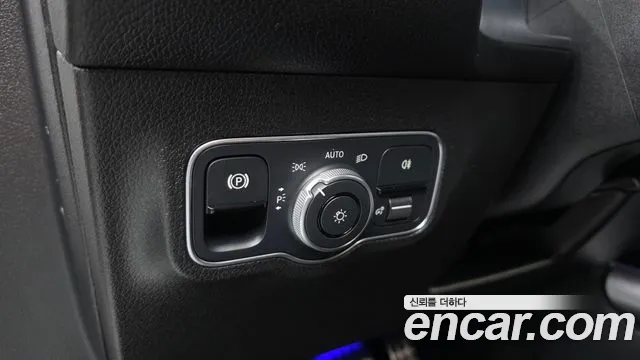 Mercedes-Benz GLB-Class 2023 — фото 16