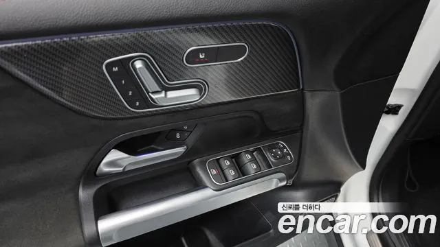 Mercedes-Benz GLB-Class 2023 — фото 17