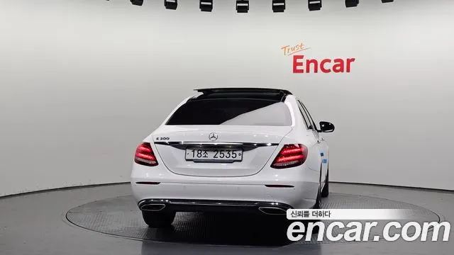 Mercedes-Benz E-Class 2019 — фото 4