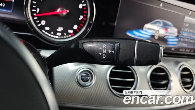 Mercedes-Benz E-Class 2019 — фото 12