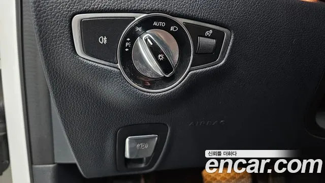 Mercedes-Benz E-Class 2019 — фото 20