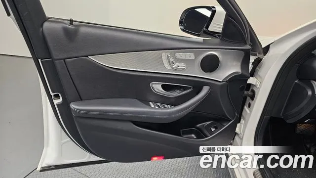 Mercedes-Benz E-Class 2019 — фото 14